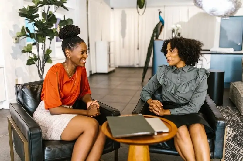Two-women-talking-and-laughing